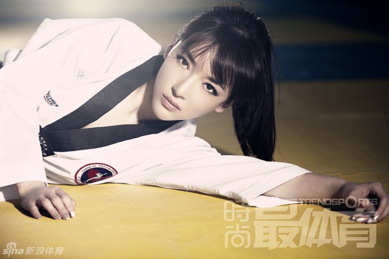 靓星跆拳道<em>写真</em>助威奥运(1)_光明网