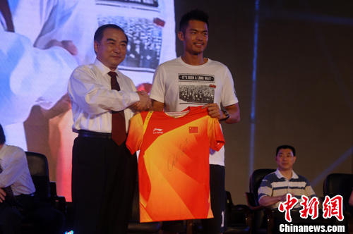 林丹成中国首位拥有硕士学位现役羽毛球运动员