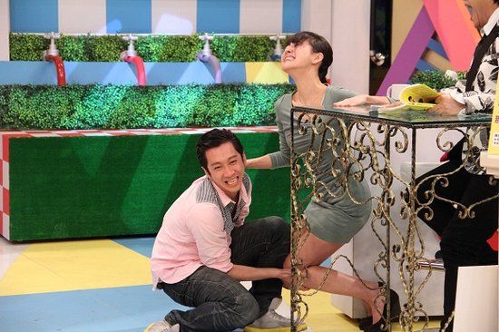 陈汉典《康熙》被打妈妈小S下跪道歉_流行时尚_