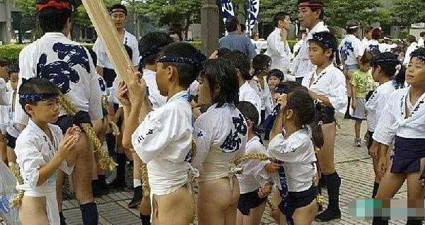 日本<em>女子</em>相扑发展 从色情走向正轨(2)_综合体育