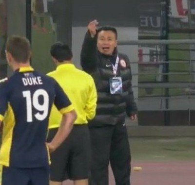 宫磊否认做数钱手势示意裁判掏红牌