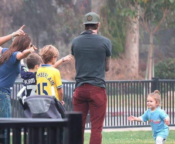 贝克汉姆爱女小七参加足球训练 还进了一个球