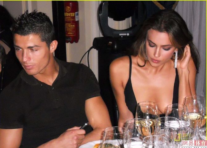 <em>C罗</em>自嘲10年前很土<em>发型</em>像面条送内裤给佩佩(