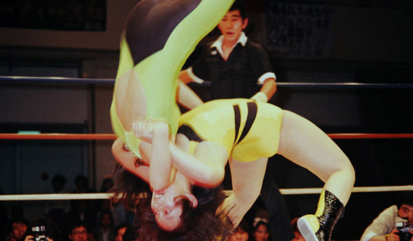 日本<em>女子摔跤</em>撕衣斗狠 盘点世界各地裸体<em>摔跤</em>