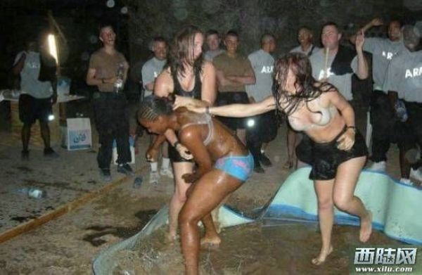 日本<em>女子摔跤</em>色情血腥 盘点世界各地<em>裸体摔跤</em>