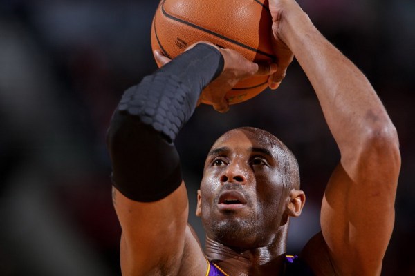 科比薪水总额3.28亿美元 继续保留交易否决权