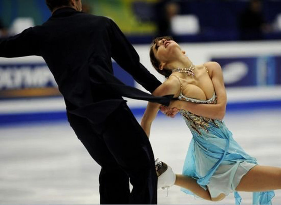 花滑<em>美女</em>冰场尴尬瞬间:甩鼻涕 失误走光(图)(1)