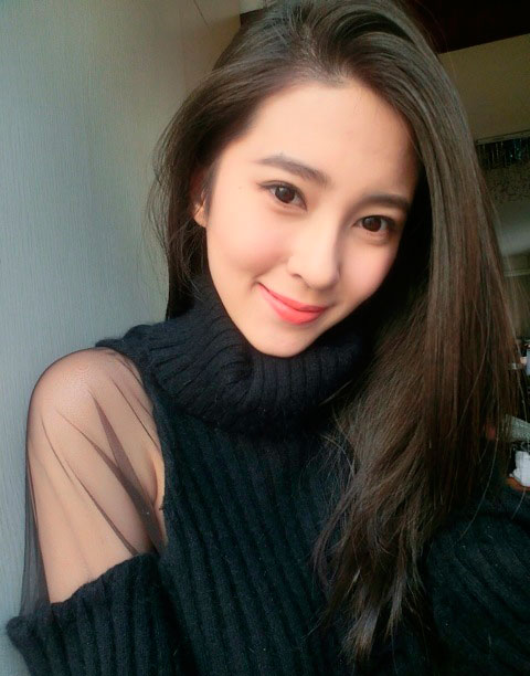 网曝刘晓宇绯闻女友照 90后车模身材火辣