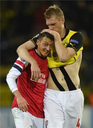 表现低迷英媒质疑厄齐尔 温格:别迷恋传球多射