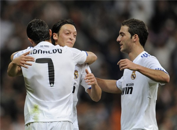 表现低迷英媒质疑厄齐尔 温格:别迷恋传球多射