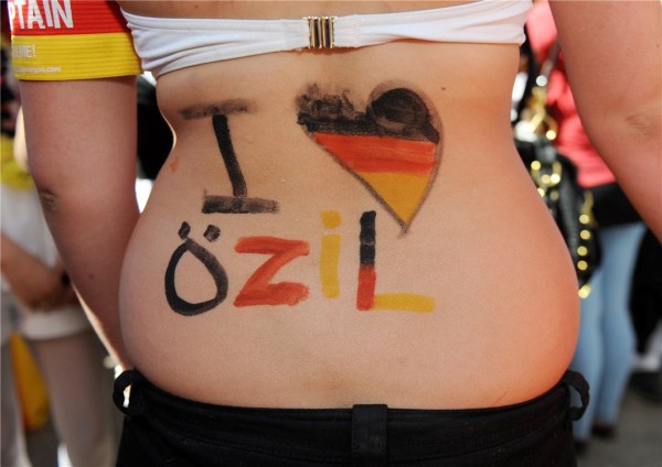 表现低迷英媒质疑厄齐尔 温格:别迷恋传球多射