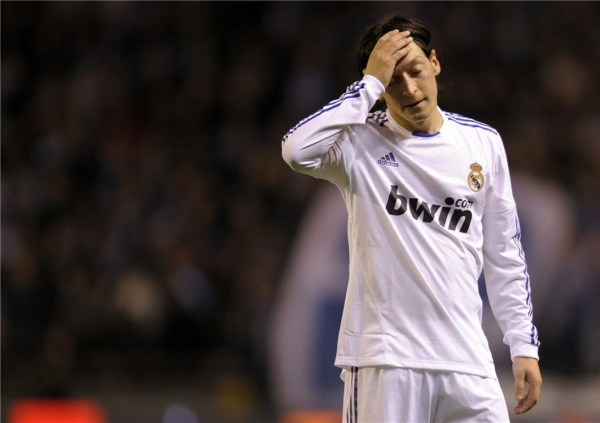 表现低迷英媒质疑厄齐尔 温格:别迷恋传球多射