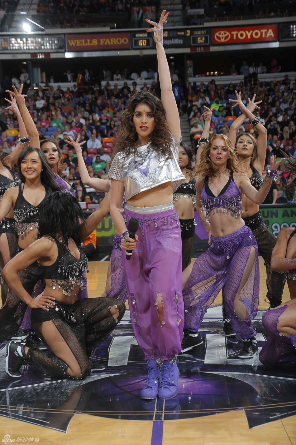 NBA抽签现场 国王<em>老板女儿</em>亮相(高清)(2)_要点