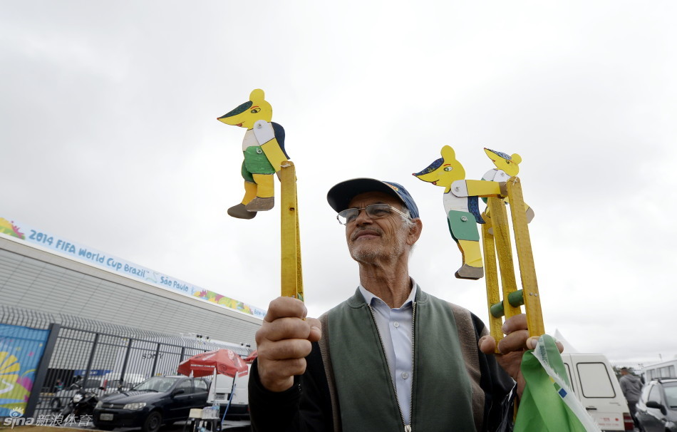 直击巴西世界杯场外球迷(6)_体育明星