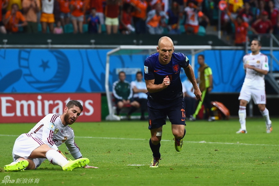 荷兰5-1狂胜西班牙(55)_2014巴西世界杯