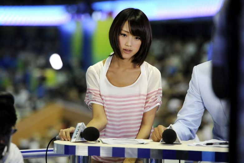 走光女王领衔日本世界杯美女主播团 (7)