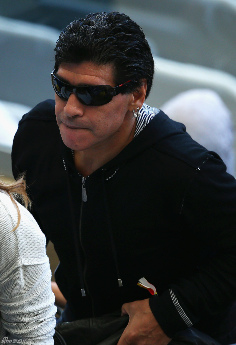 马拉多纳携女儿观战(6)