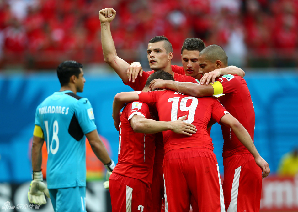 沙奇里帽子戏法 瑞士夺得小组第二(2)