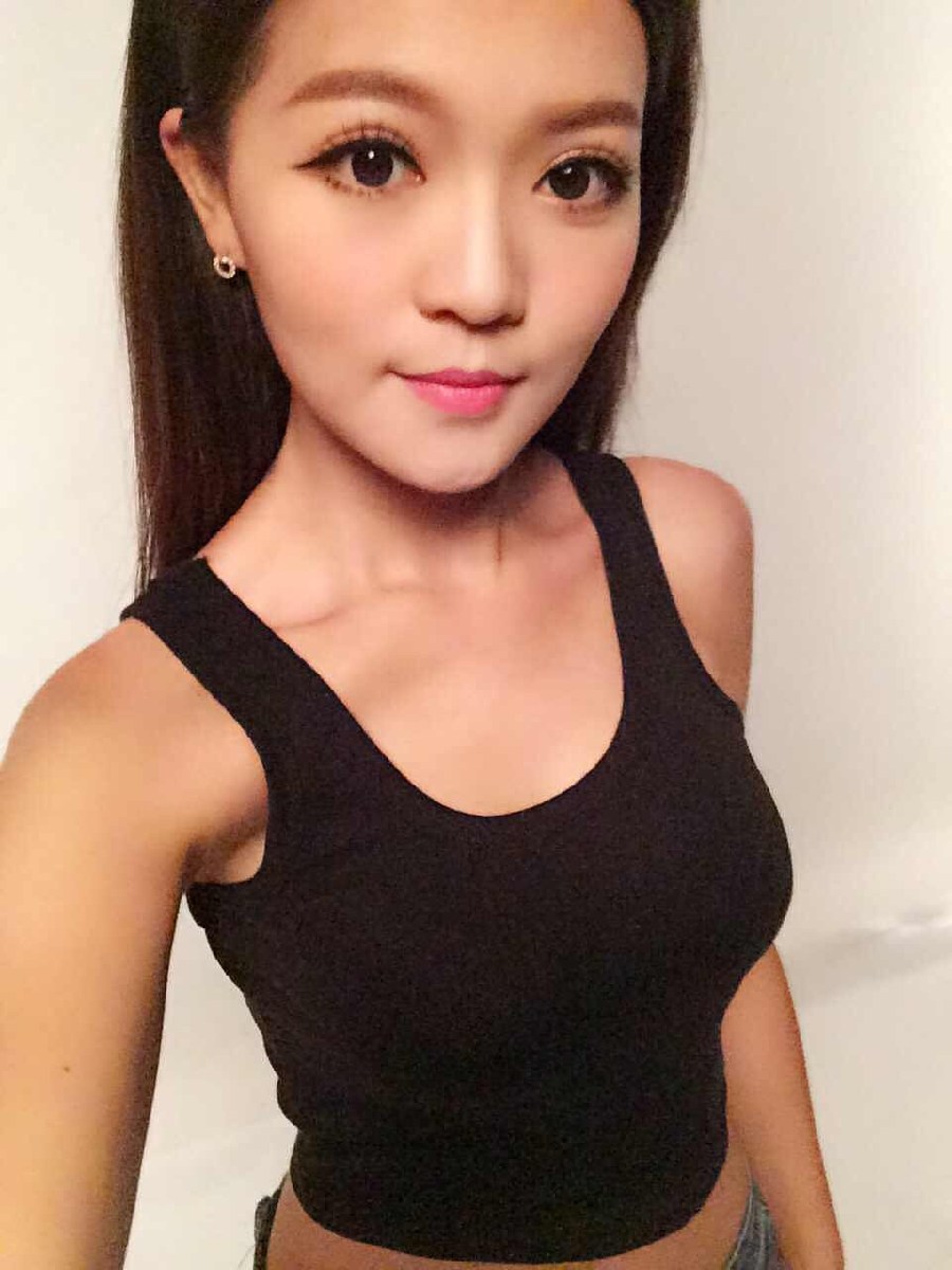 <em>湖南妹子</em>周薇因一字马拳击照片网络爆红(16