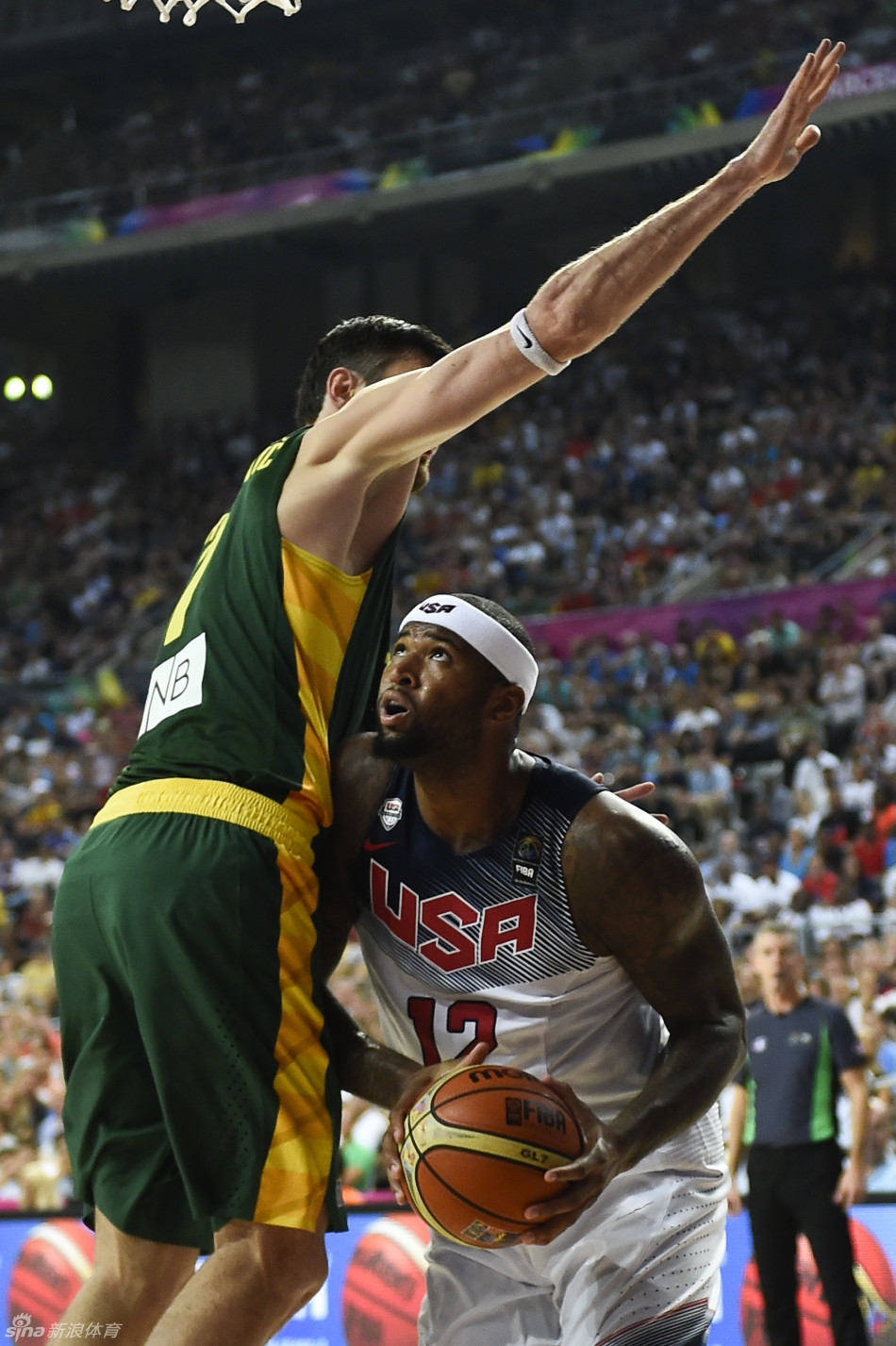 法里埃德开心地笑了 男篮世界杯首场半决赛胜