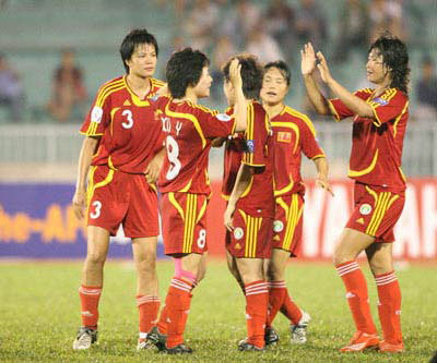 黄紫昌领衔国足_国足队员收入(2)