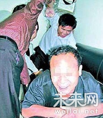 <em>美女</em>喜欢用尿洗澡漱口 盘点全球雷人怪癖(图)(