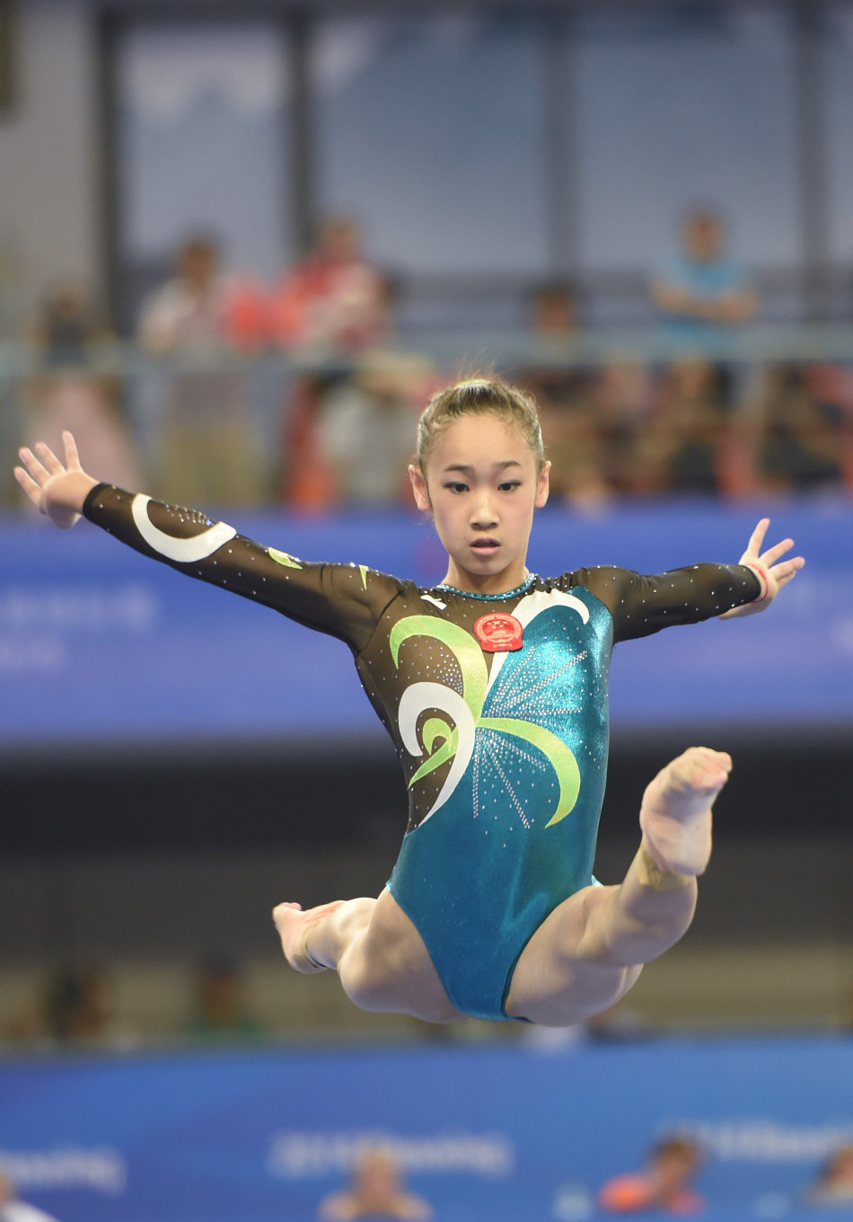 世锦赛白雅雯平衡木摘银 赛场精彩瞬间回放(2