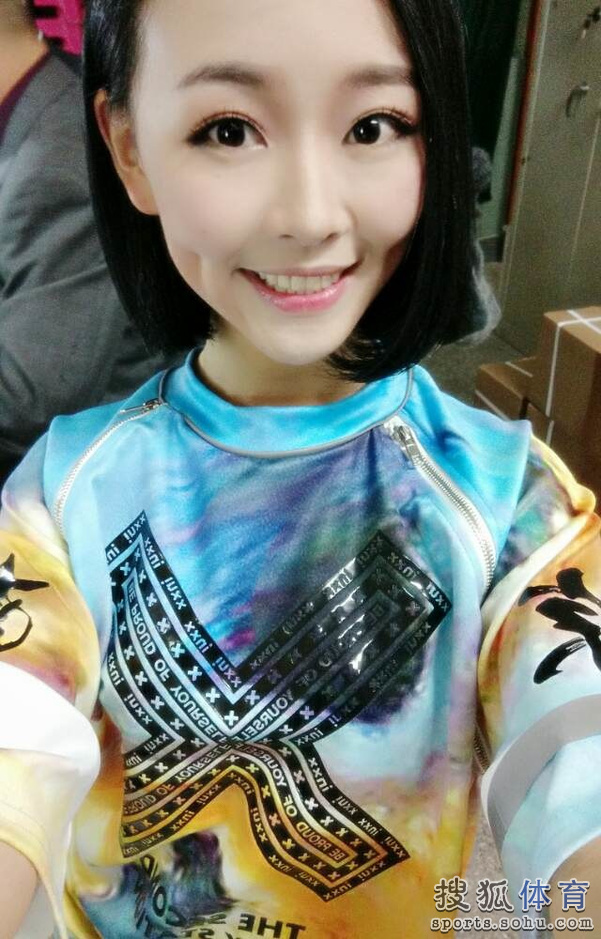 山西篮球女主播靓照马莹莹 小酒俏皮显可爱(5