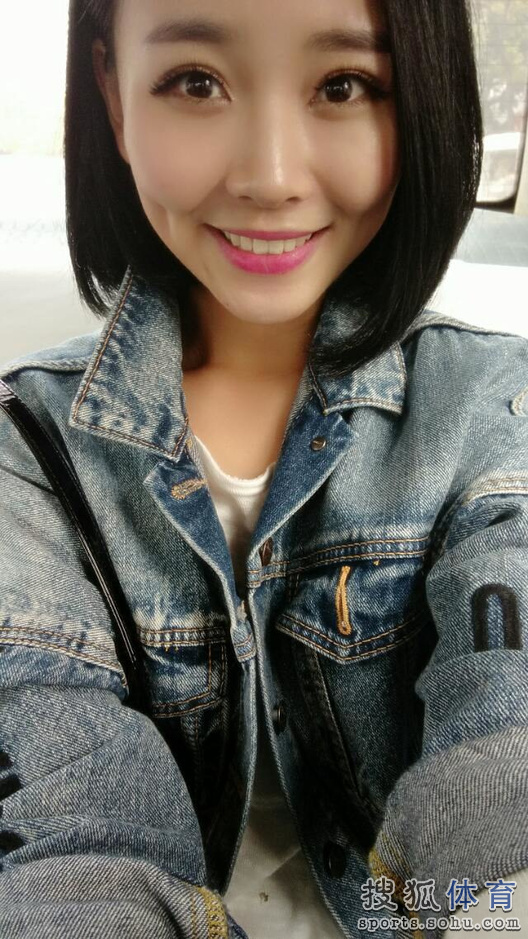 山西篮球女主播靓照马莹莹 小酒俏皮显可爱(8