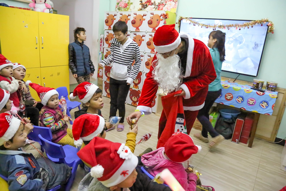 平安夜宝贝行动 光明乐跑跑步送温暖(7)