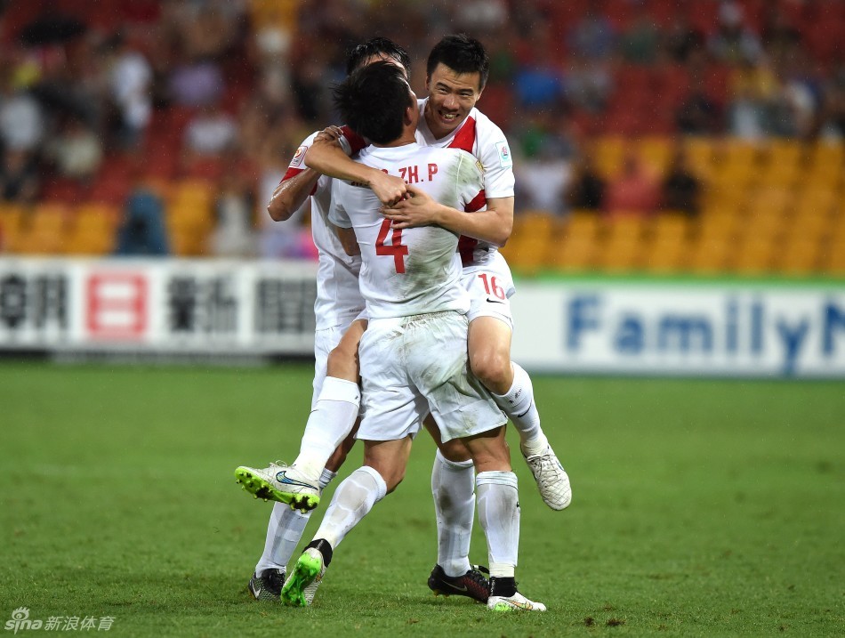 亚洲杯国足2-1乌兹别克 小组赛提前出线(30)
