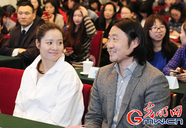 孕妈李娜打网球当胎教 已做好生二胎准备