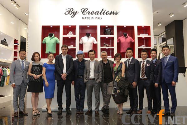 ations柏品 邀请传奇球星巴乔探访盲人足球队