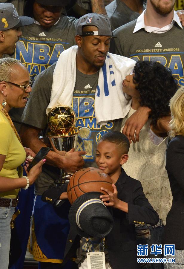 NBA总决赛﹕勇士队时隔四十年再夺总冠军(8)