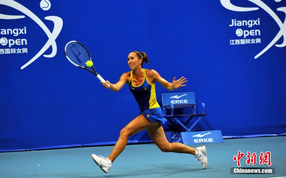 扬科维奇首秀江西国际女子网球公开赛 首轮轻