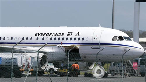 玩嗨!恒大专机上 斗地主 埃神张琳芃竖拇指(10