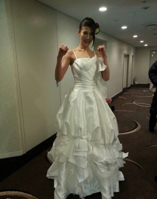 <em>日美女</em>拳手泳装超重 无奈取下丰胸硅胶(图)(13