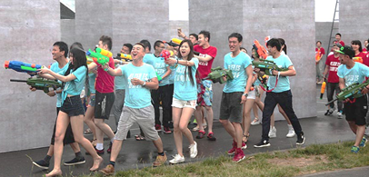 千人水枪对抗游戏星族来袭Alien is Coming登