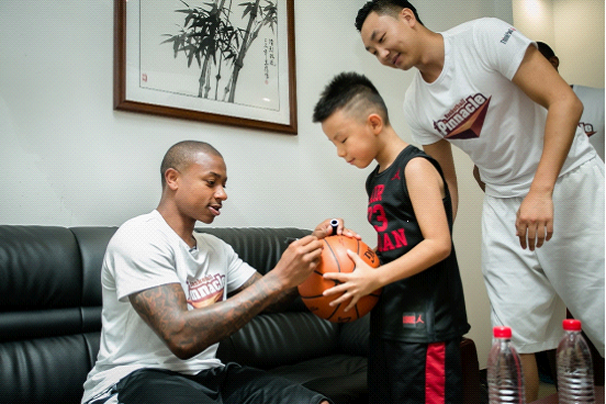 塞亚托马斯现身山城执教2015Pinnacle篮球训