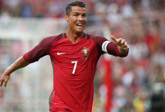 C罗梅开二度飞翼2射2传+造乌龙 葡萄牙7-0 _赛