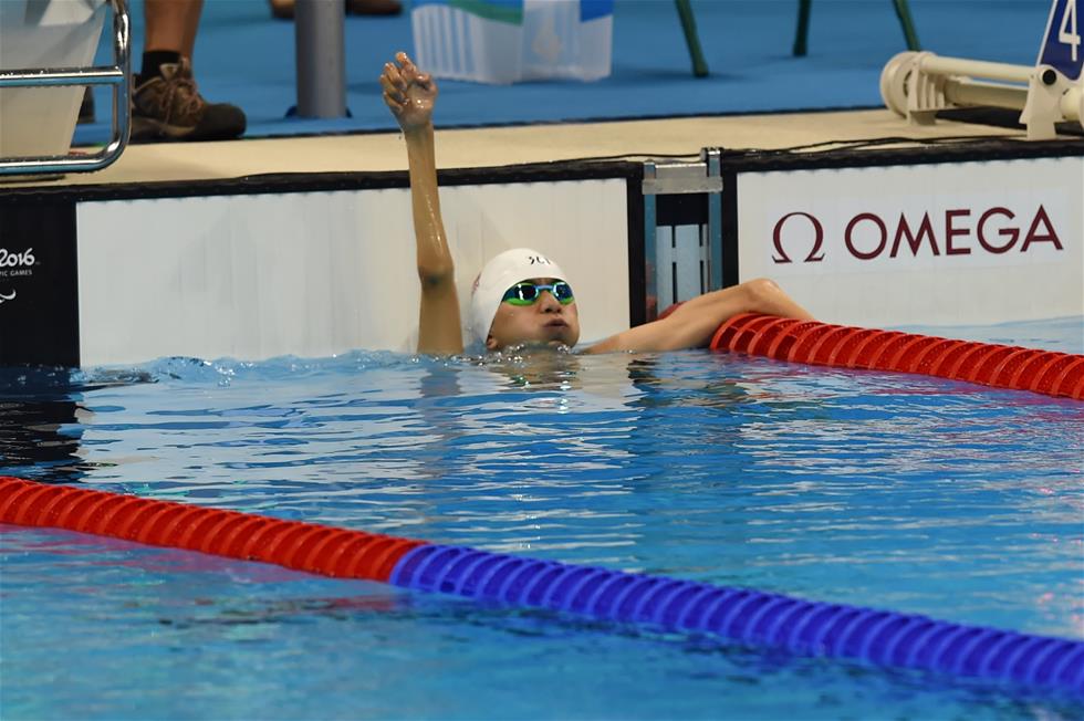 邹连康打破S2级男子100米仰泳世界纪录(5)_夺