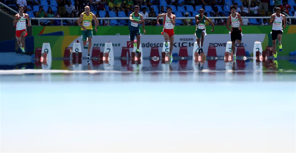残奥会男子100米T38级决赛:胡鉴文夺金并打破