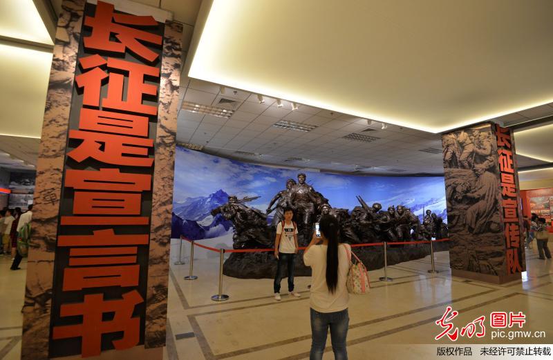 英雄史诗 不朽丰碑长征主题展览吸引众多民众
