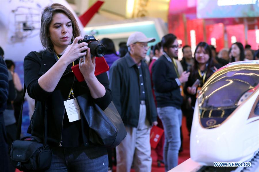 Foreign journalists visit exhibition on China's achievements