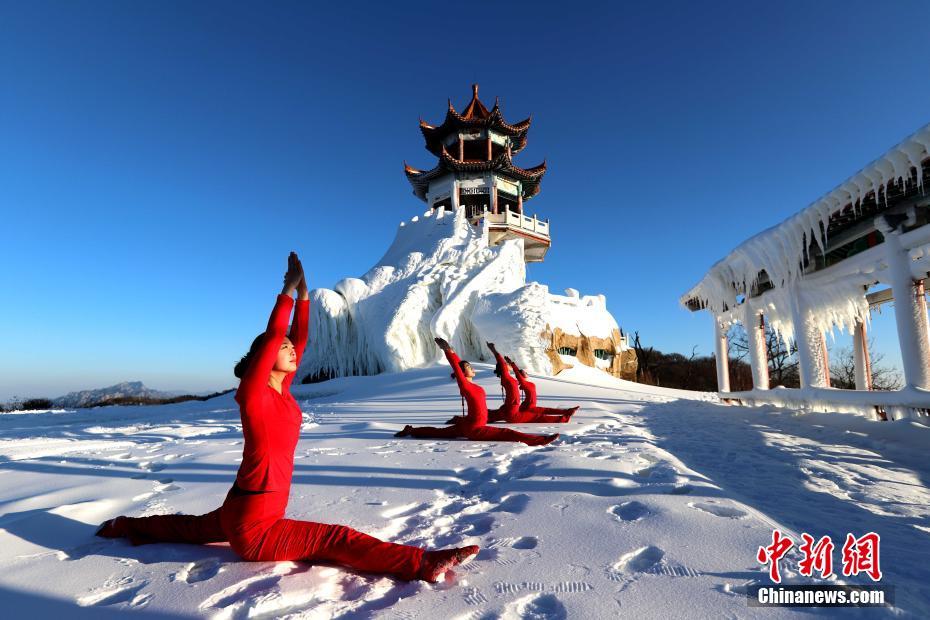 Fans practice Yoga in snow field in C China