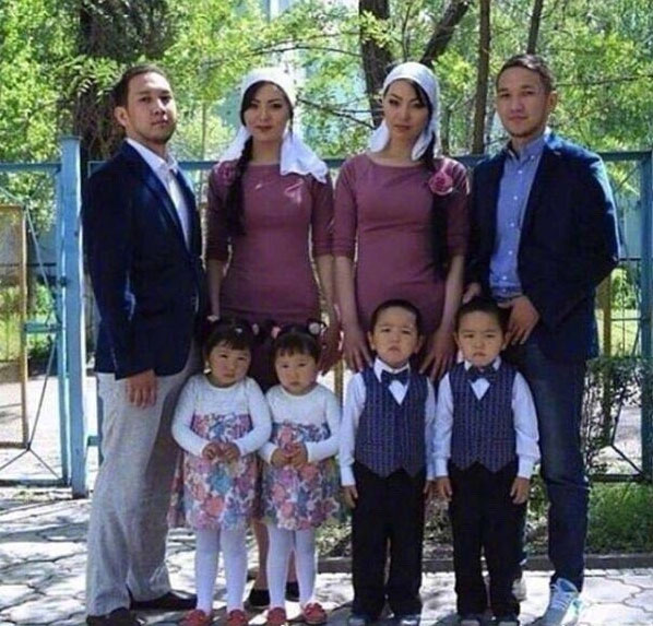 Twins married twins and gave birth to twins