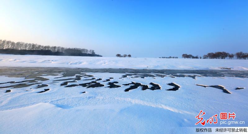 Amazing scenery of snow-covered Hulunbeier in N China