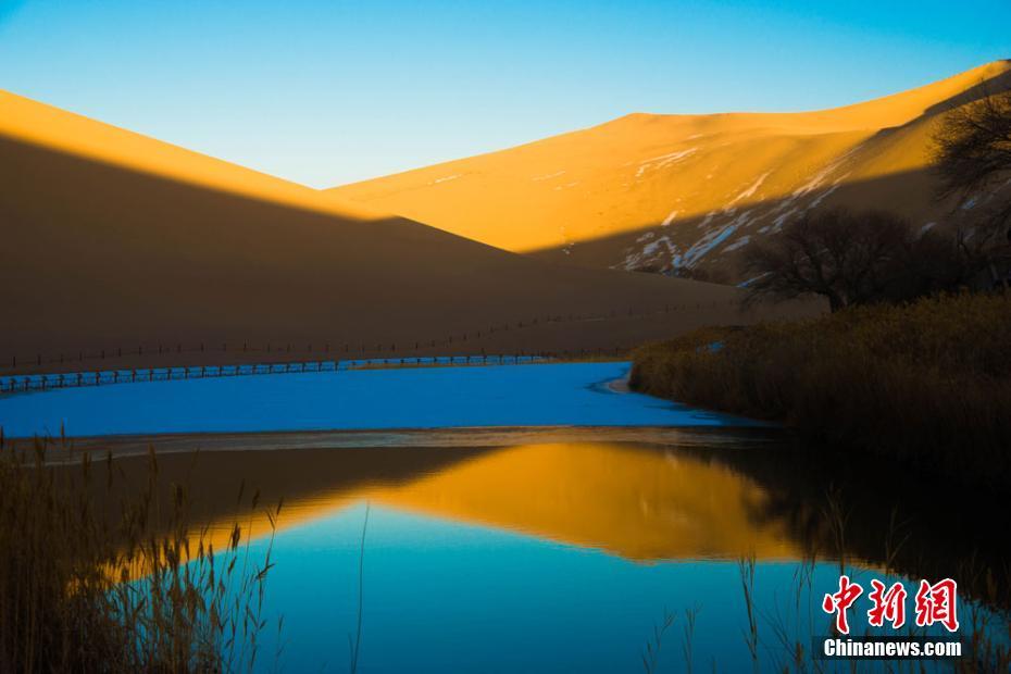 Breathtaking scenery of Crescent Spring in NW China’s Gansu Province