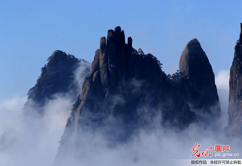 Scenery of sea of clouds seen at Huangshan Mountain, E China