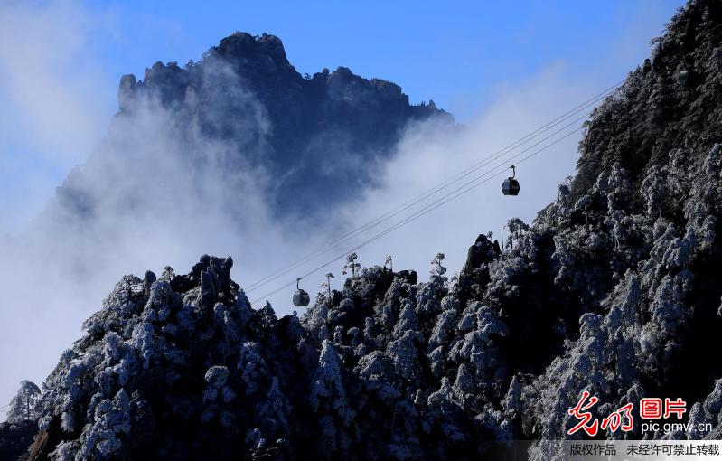 Scenery of sea of clouds seen at Huangshan Mountain, E China